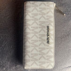 MK pocketbook